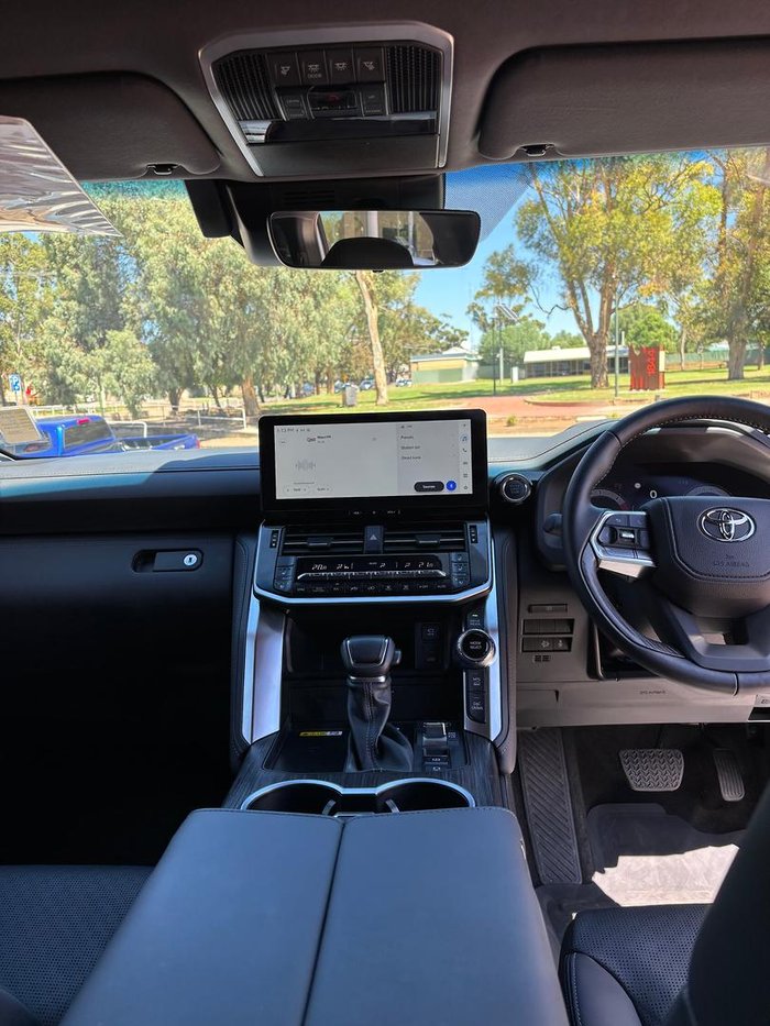 2025 Toyota Landcruiser Sahara ZX