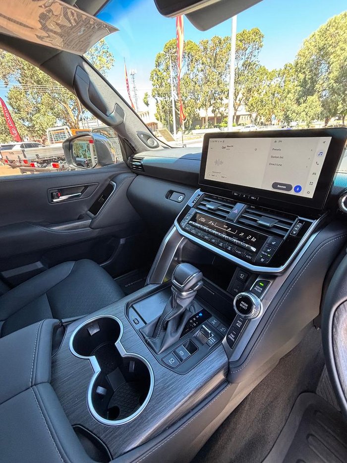 2025 Toyota Landcruiser Sahara ZX