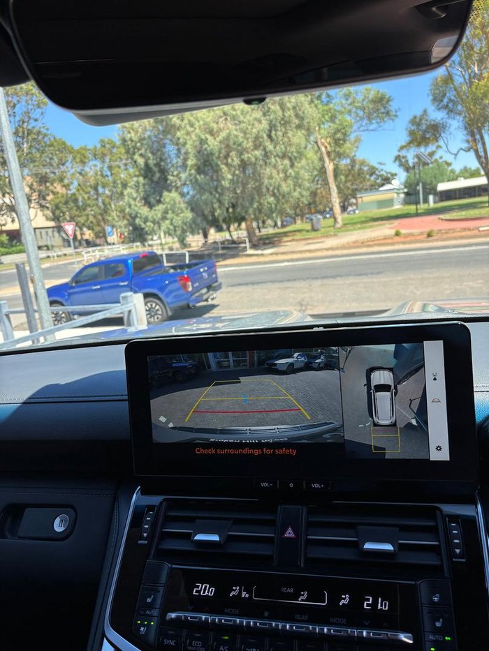 2025 Toyota Landcruiser Sahara ZX