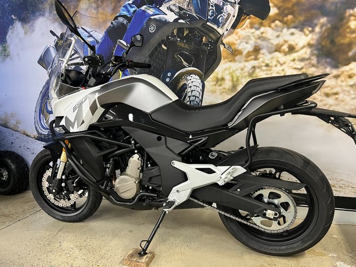 2023 CFMOTO 650MT ABS WHITE