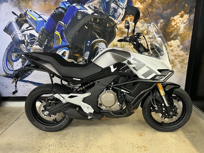 2023 CFMOTO 650MT ABS WHITE