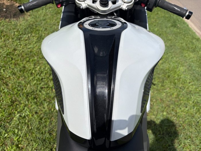 2024 Triumph DAYTONA 660 White