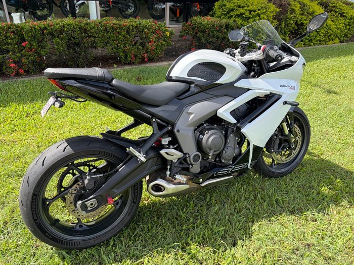 2024 Triumph DAYTONA 660 White
