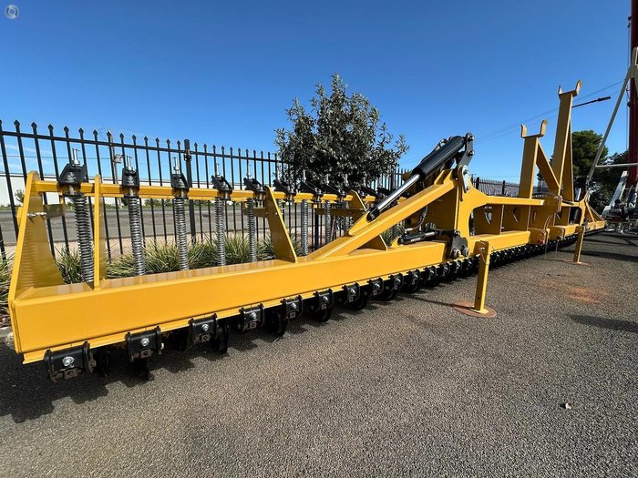 TATU TLS LINKAGE DOUBLE DISC SEEDER AGED