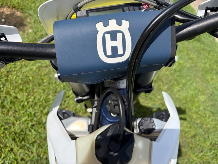 2024 HUSQVARNA TE300i White