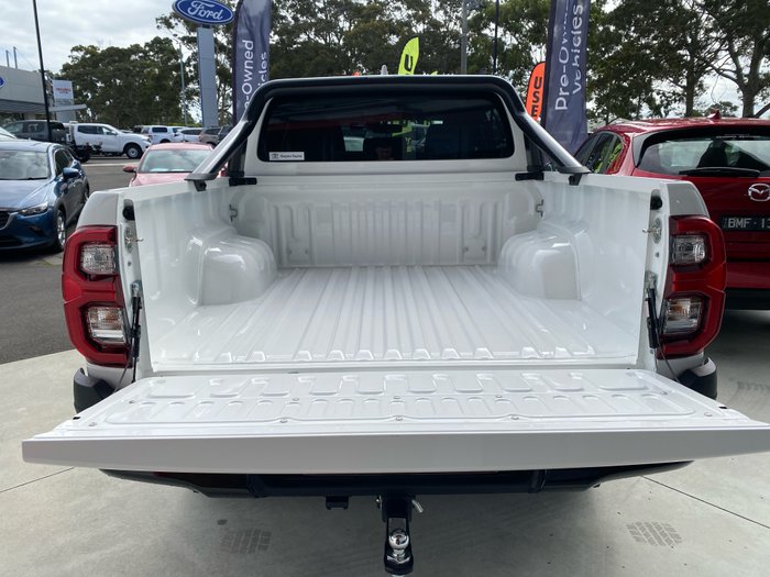 2025 Toyota HiLux SR5 48V