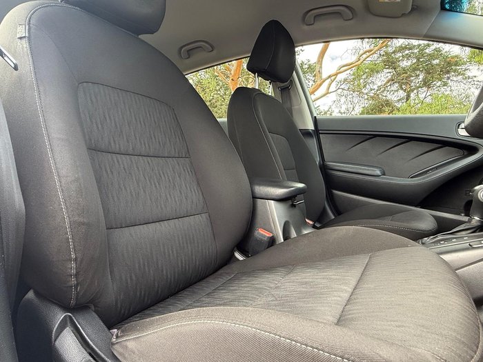 2013 Kia Cerato S YD Clear White