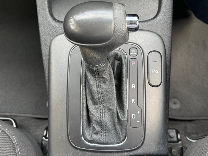 2013 Kia Cerato S YD Clear White