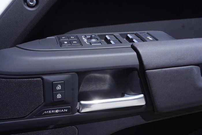 2025 Land Rover Defender 110 D350 X-Dynamic SE