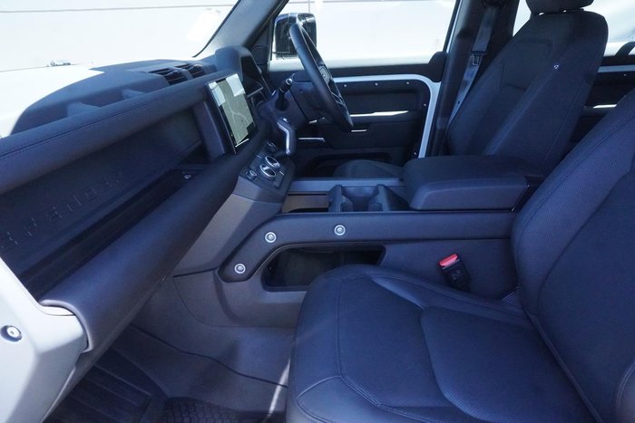 2025 Land Rover Defender 110 D350 X-Dynamic SE