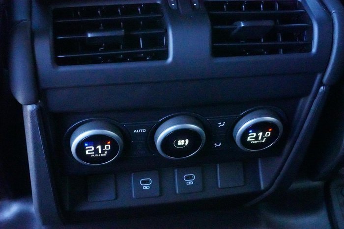 2025 Land Rover Defender 110 D350 X-Dynamic SE