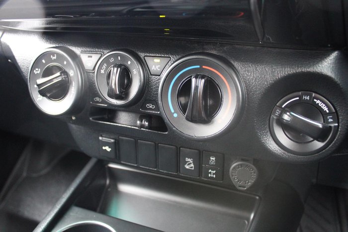 2023 Toyota Hilux SR