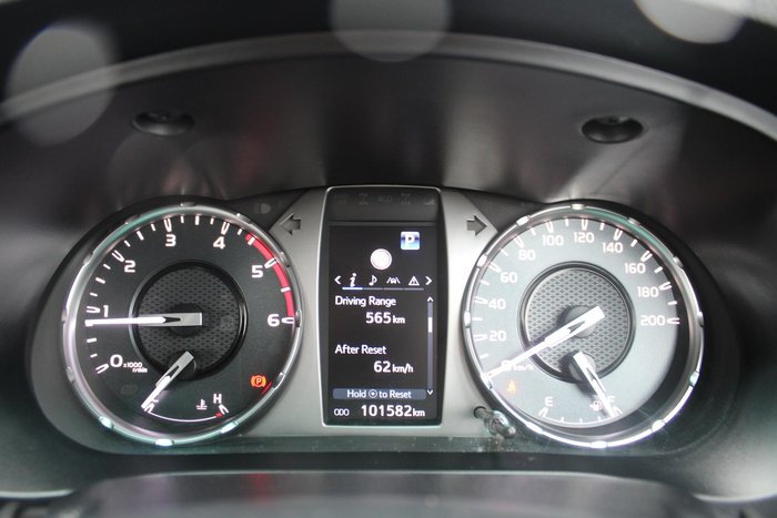 2023 Toyota Hilux SR