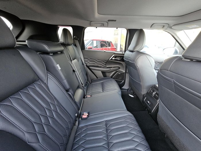 2025 Mitsubishi Outlander Exceed