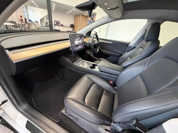 2022 Tesla Model Y Rear-Wheel Drive