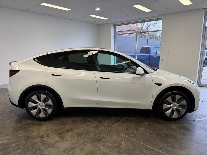 2022 Tesla Model Y Rear-Wheel Drive