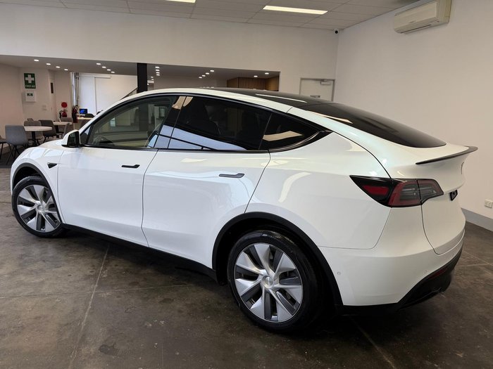 2022 Tesla Model Y Rear-Wheel Drive