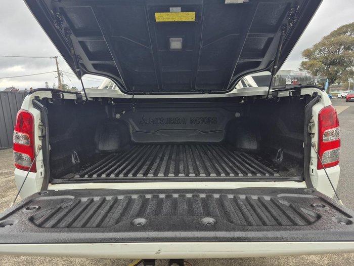 2017 Mitsubishi Triton GLS MQ MY17 4X4 Dual Range White