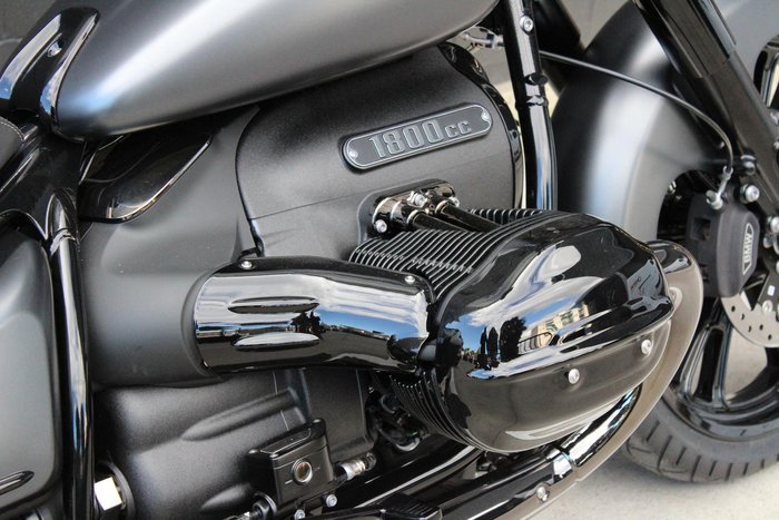 2025 BMW R 18 Roctane