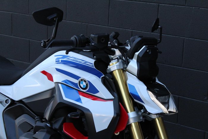 2025 BMW R 1300 R Performance