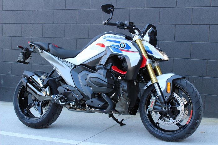 2025 BMW R 1300 R Performance