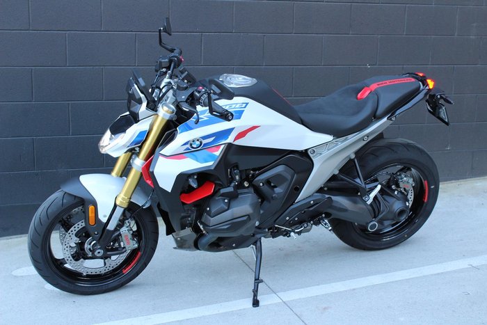 2025 BMW R 1300 R Performance
