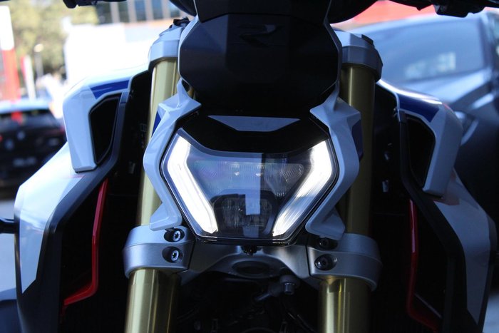 2025 BMW R 1300 R Performance