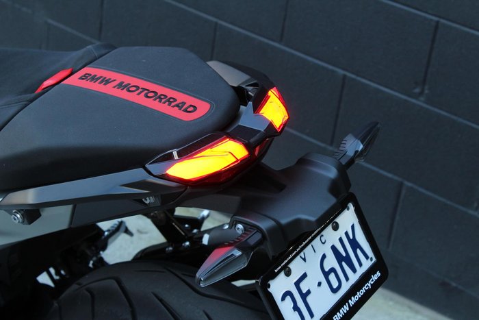 2025 BMW R 1300 R Performance