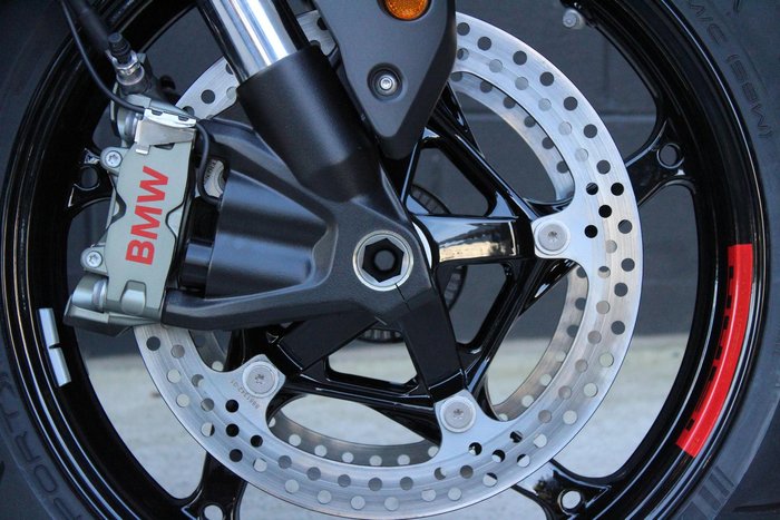 2025 BMW R 1300 R Performance