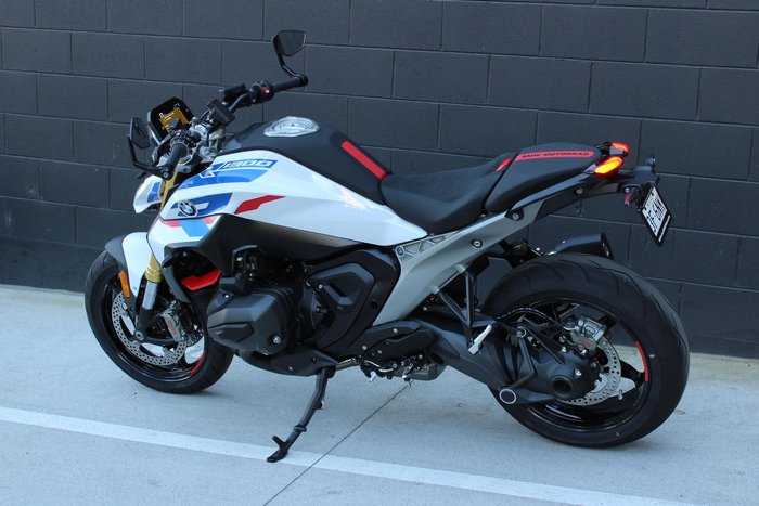 2025 BMW R 1300 R Performance