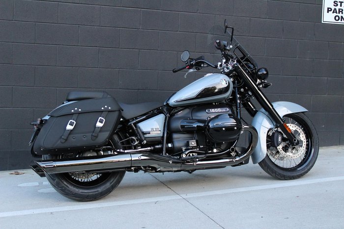 2025 BMW R 18 Classic Blacked Out