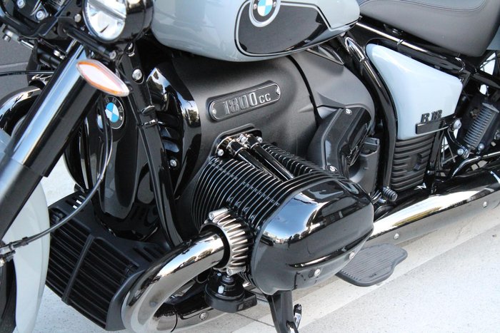 2025 BMW R 18 Classic Blacked Out