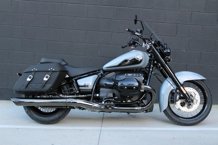 2025 BMW R 18 Classic Blacked Out