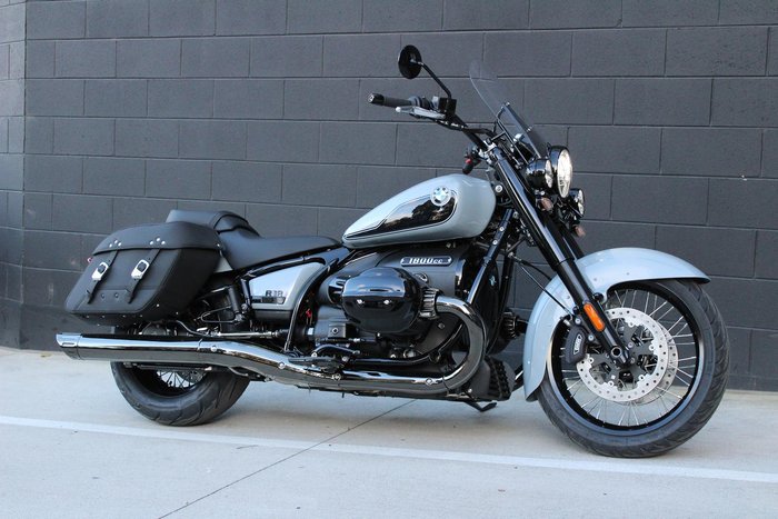 2025 BMW R 18 Classic Blacked Out