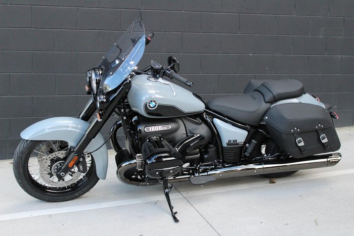 2025 BMW R 18 Classic Blacked Out