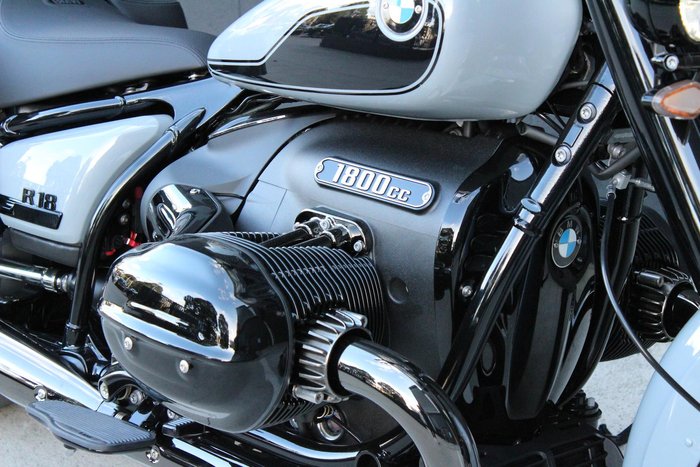 2025 BMW R 18 Classic Blacked Out