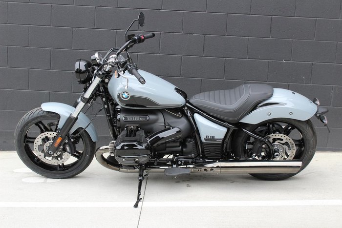 2025 BMW R 18 Blacked Out