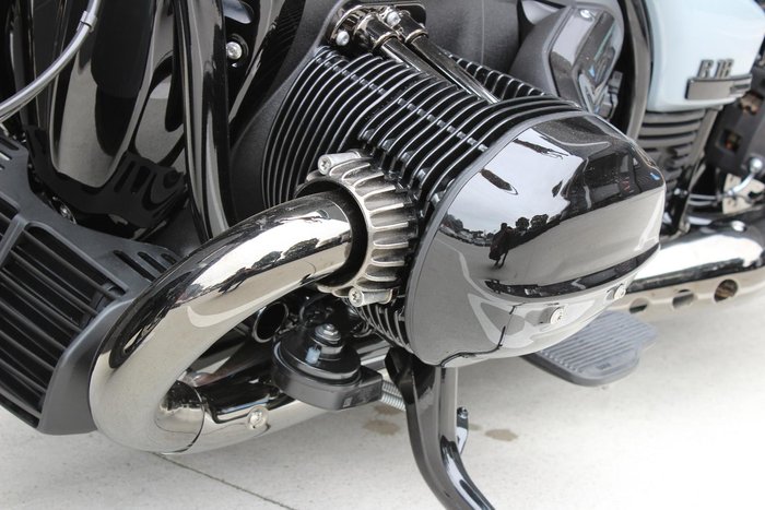 2025 BMW R 18 Blacked Out