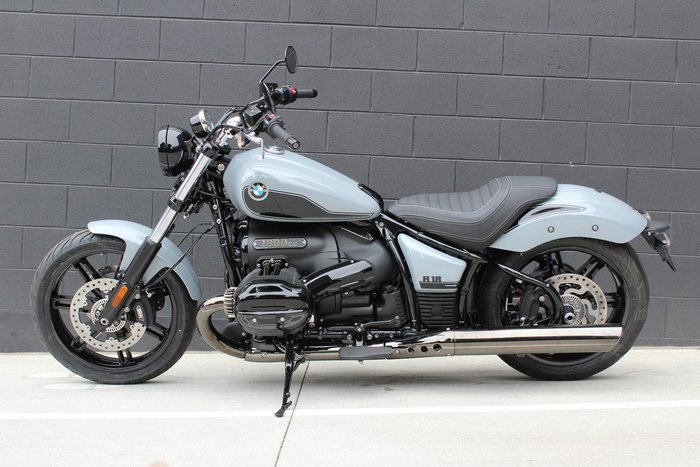 2025 BMW R 18 Blacked Out