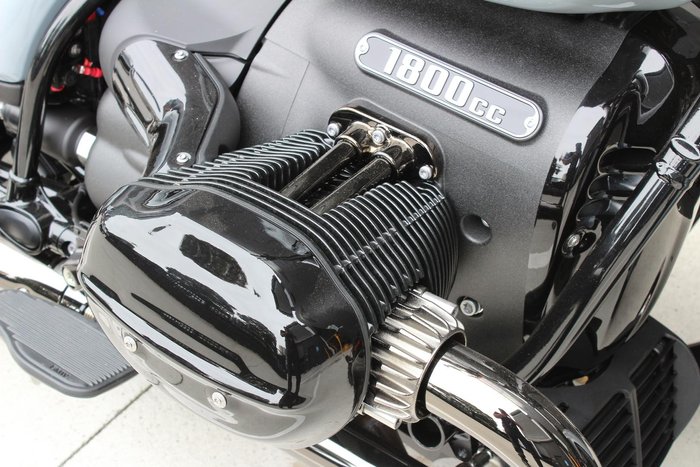 2025 BMW R 18 Blacked Out