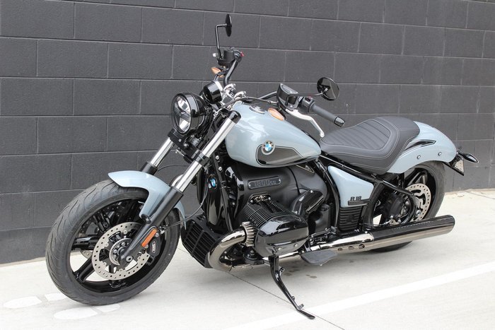 2025 BMW R 18 Blacked Out