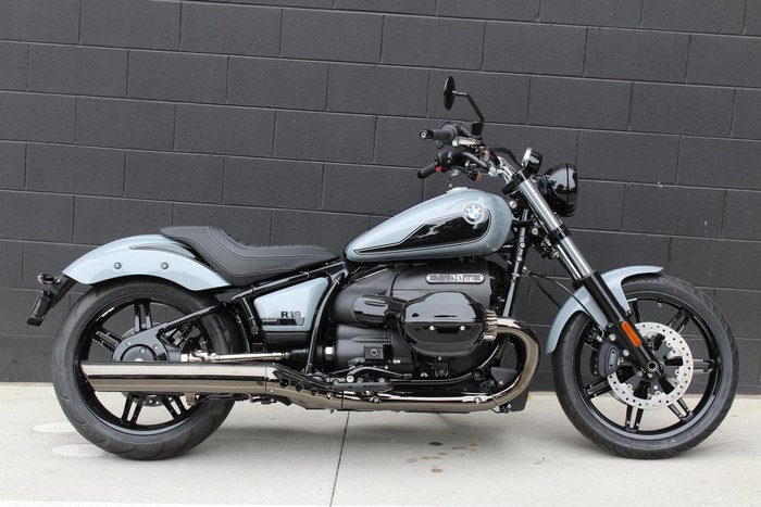 2025 BMW R 18 Blacked Out
