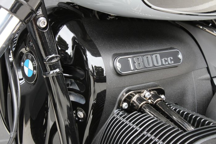 2025 BMW R 18 Blacked Out