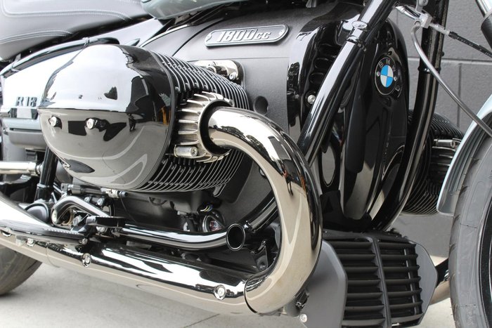 2025 BMW R 18 Blacked Out