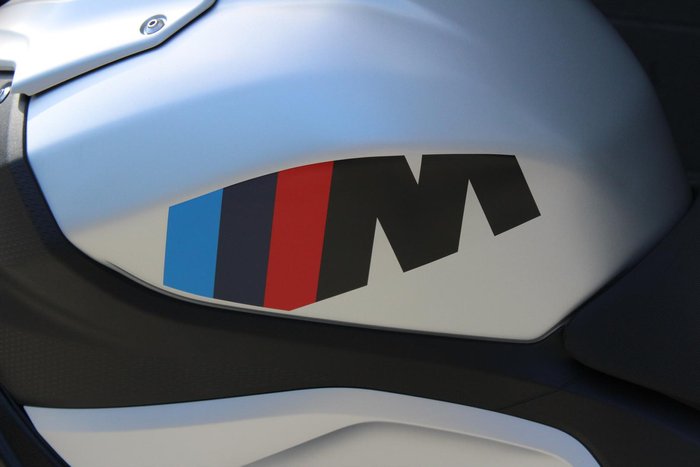 2025 BMW M 1000 R