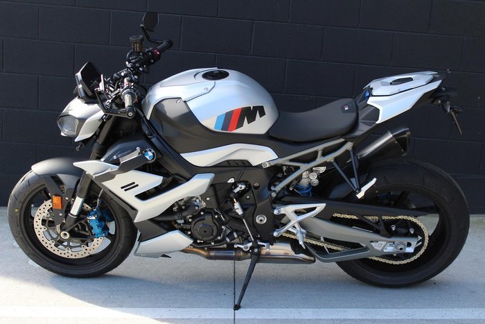 2025 BMW M 1000 R