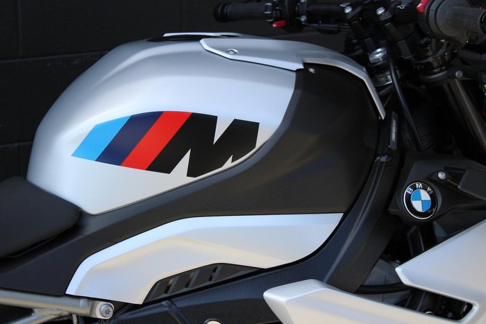 2025 BMW M 1000 R