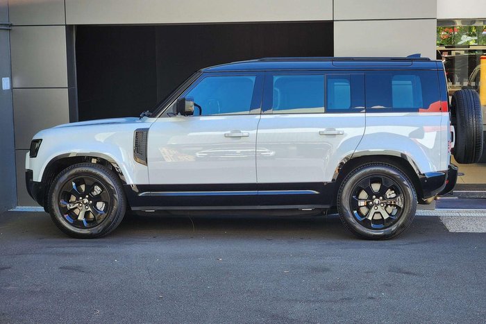 2025 Land Rover Defender 110 D350 X-Dynamic SE