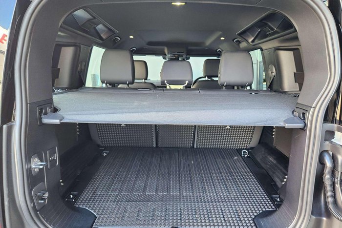 2025 Land Rover Defender 110 D350 X-Dynamic SE