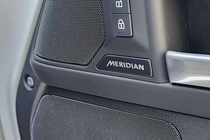 2025 Land Rover Defender 110 D350 X-Dynamic SE